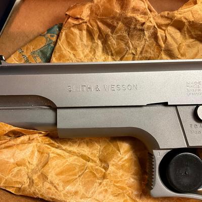 A866 Smith & Wesson .45 Caliber Pistol