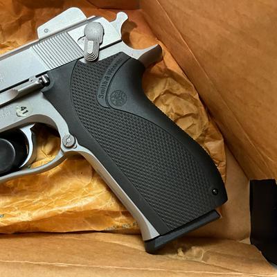 A866 Smith & Wesson .45 Caliber Pistol