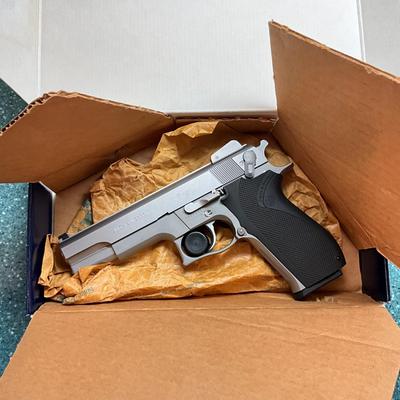 A866 Smith & Wesson .45 Caliber Pistol