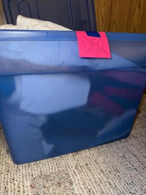 Sale Photo Thumbnail #752: D52- Tote of clothing