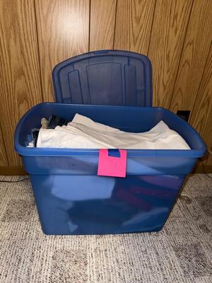 Sale Photo Thumbnail #749: D52- Tote of clothing