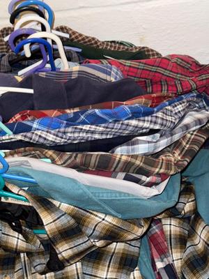 Sale Photo Thumbnail #765: D48- Men’s clothing (Medium/large)