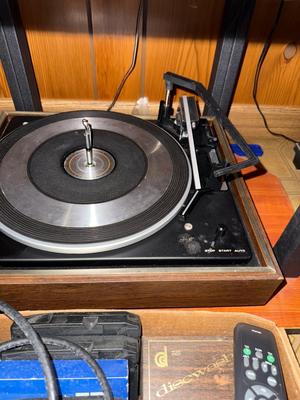 Sale Photo Thumbnail #817: D30-Record Player + extras