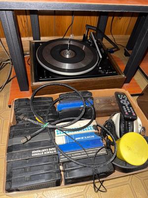Sale Photo Thumbnail #815: D30-Record Player + extras