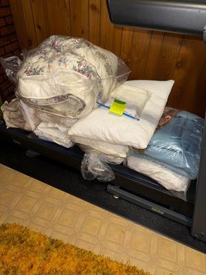 Sale Photo Thumbnail #839: D24-Bedding