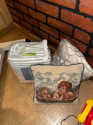 Sale Photo Thumbnail #849: D21-Bedding