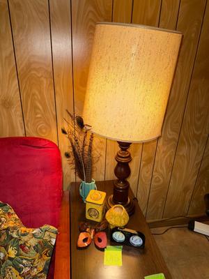 Sale Photo Thumbnail #859: D18- Lamp plus decor