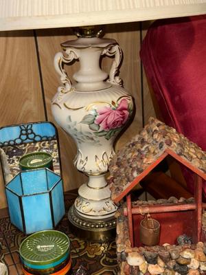 Sale Photo Thumbnail #879: D13-Lamp and decor