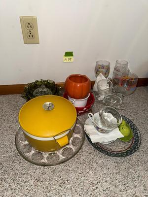Sale Photo Thumbnail #962: M59-Assorted kitchen items