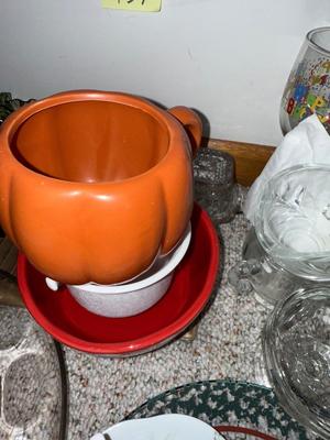 Sale Photo Thumbnail #966: M59-Assorted kitchen items