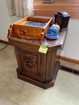 Sale Photo Thumbnail #993: M48-end table and decor
