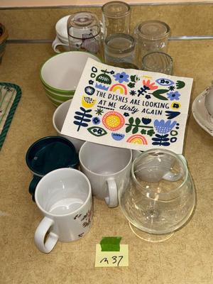 Sale Photo Thumbnail #1024: M37-miscellaneous dishes