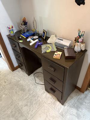 Sale Photo Thumbnail #1045: M31-small desk and contents