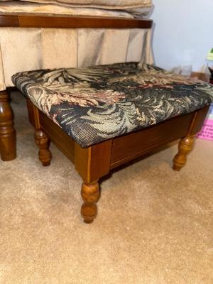 Sale Photo Thumbnail #1115: M12-chair with ottoman