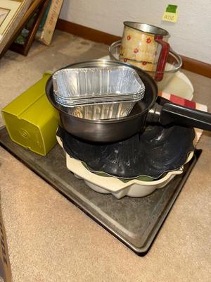 Sale Photo Thumbnail #1122: M10-Kitchen items