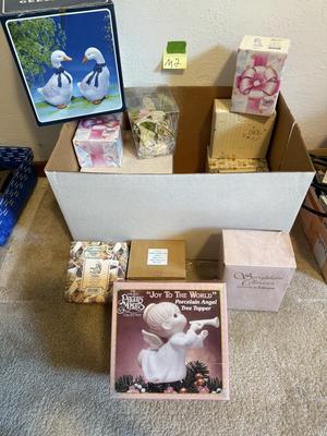 Sale Photo Thumbnail #1156: M2-small figurines and decor