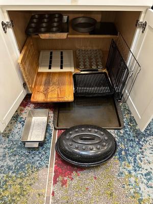 ROASTER, COOLING RACKS AND OTHER BAKING PANS AND CUTTING BOARD