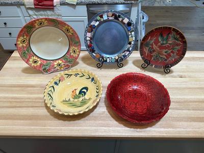 PLATES, SERVING BOWLS AND PIE PLATE