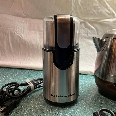 K877 Farberware Teapot, Kitchen Aid Blender And Proctor Coffee Maker