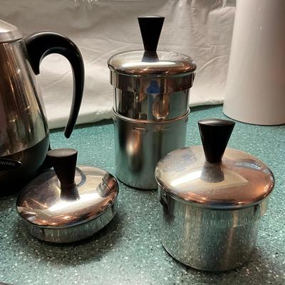 K877 Farberware Teapot, Kitchen Aid Blender And Proctor Coffee Maker