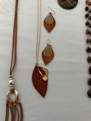 NICE COSTUME JEWELRY