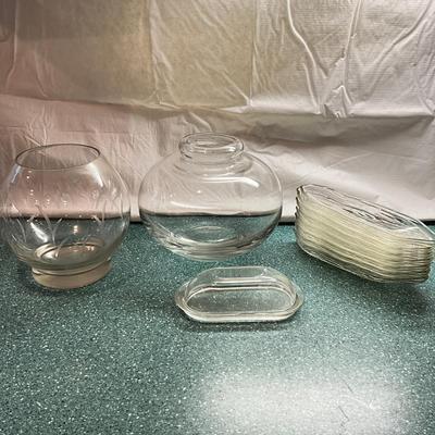 K884 Assortment Of Glass