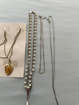 5 COSTUME JEWELRY NECKLACES