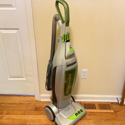 K910 Eletrilux Model EL8505 Vacuum Cleaner