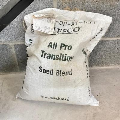 G921 Garden Plus Broadcast Spreader & All Seed Blend Bag