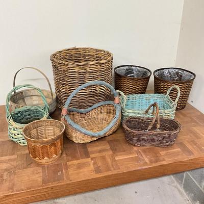 G931 Set Of Large Wicker Baskets