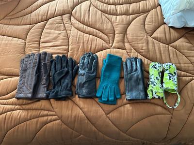 LADIES GLOVES