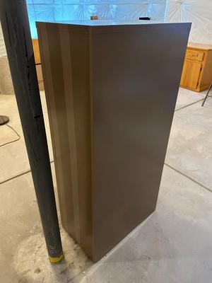 4 DRAWER AND 2 DRAWER METAL FILE CABINETS