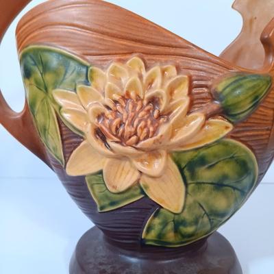 LOT 160: Roseville Pottery Water Lily Basket Vase