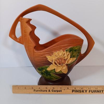 LOT 160: Roseville Pottery Water Lily Basket Vase