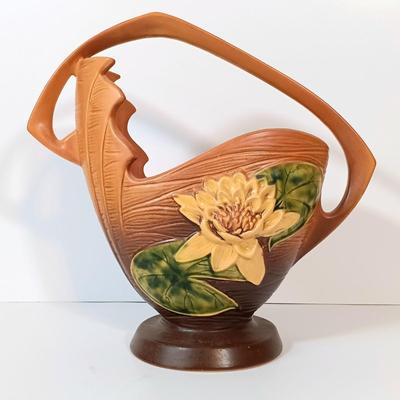 LOT 160: Roseville Pottery Water Lily Basket Vase