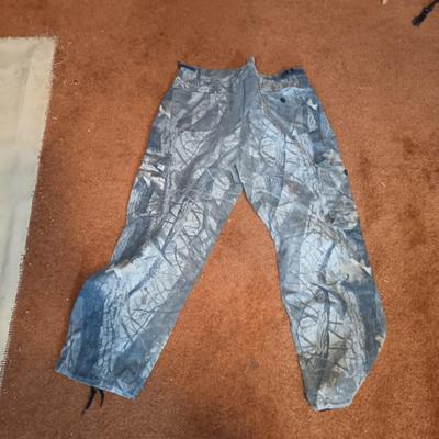 LOT 176: Camouflage Pants and Hunting Jeans Sizes 42