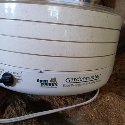 LOT 180: Gardenmaster Food Dehydrator and Jerky Maker with Pressure Cooker