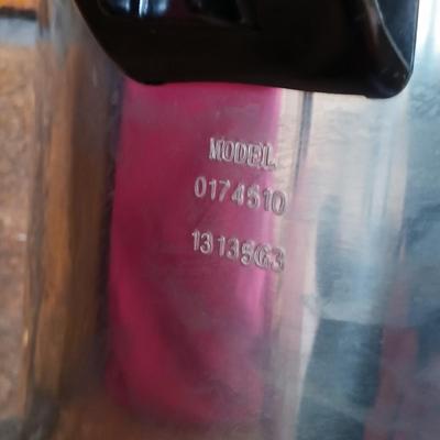 LOT 180: Gardenmaster Food Dehydrator and Jerky Maker with Pressure Cooker
