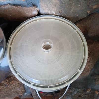 LOT 180: Gardenmaster Food Dehydrator and Jerky Maker with Pressure Cooker
