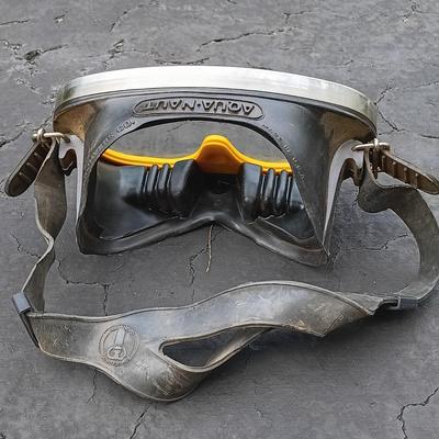 LOT 185: Vintage Scuba Mask Aqua-Lung Regulators