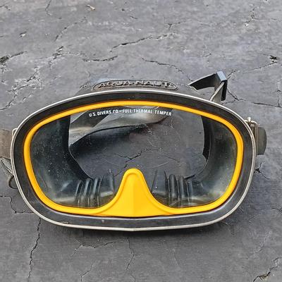 LOT 185: Vintage Scuba Mask Aqua-Lung Regulators