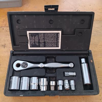 LOT 188: Large Selection of Drill Bits and Socket Set