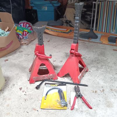 LOT 219: Jack Stands with Dual Chuck Tire Inflator & More