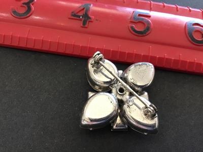 Beautiful Vintage Crystal Brooch