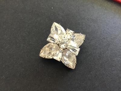 Beautiful Vintage Crystal Brooch