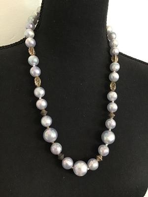 Beautiful, vintage, iridescent beaded necklace