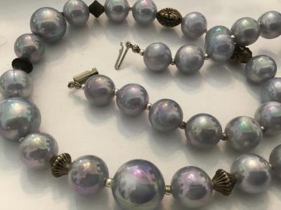 Beautiful, vintage, iridescent beaded necklace