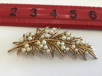 Trafari Vintage Faux Pearl Brooch