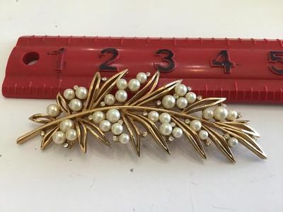 Trafari Vintage Faux Pearl Brooch