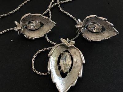 Sarah Coventry Set Earrings Clip on With Necklace
